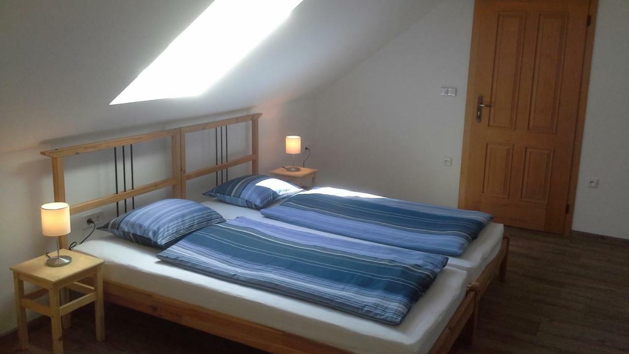 8 * Piskova Lhota